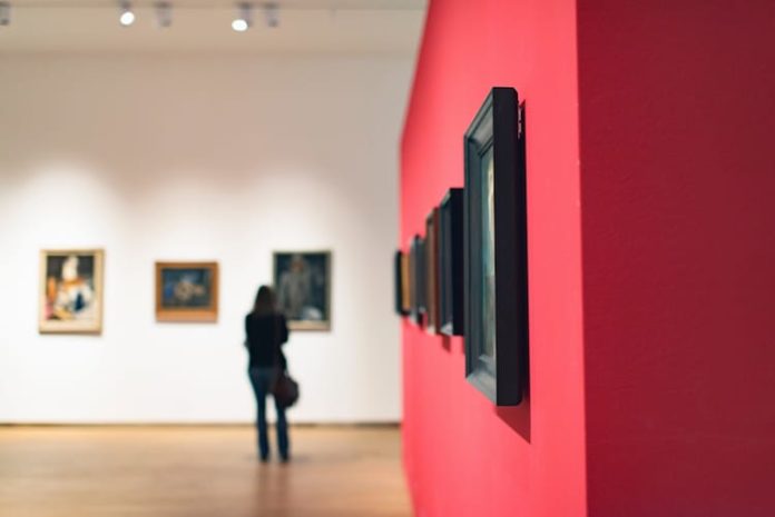 art curator