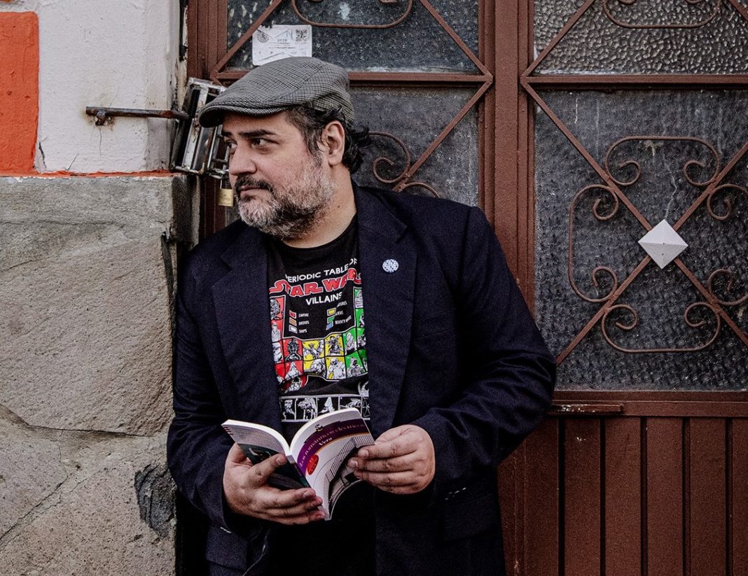 escritor Hernán Vera Alvarez imparte un taller literario
