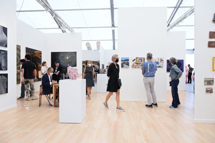 untitledartfairs.com