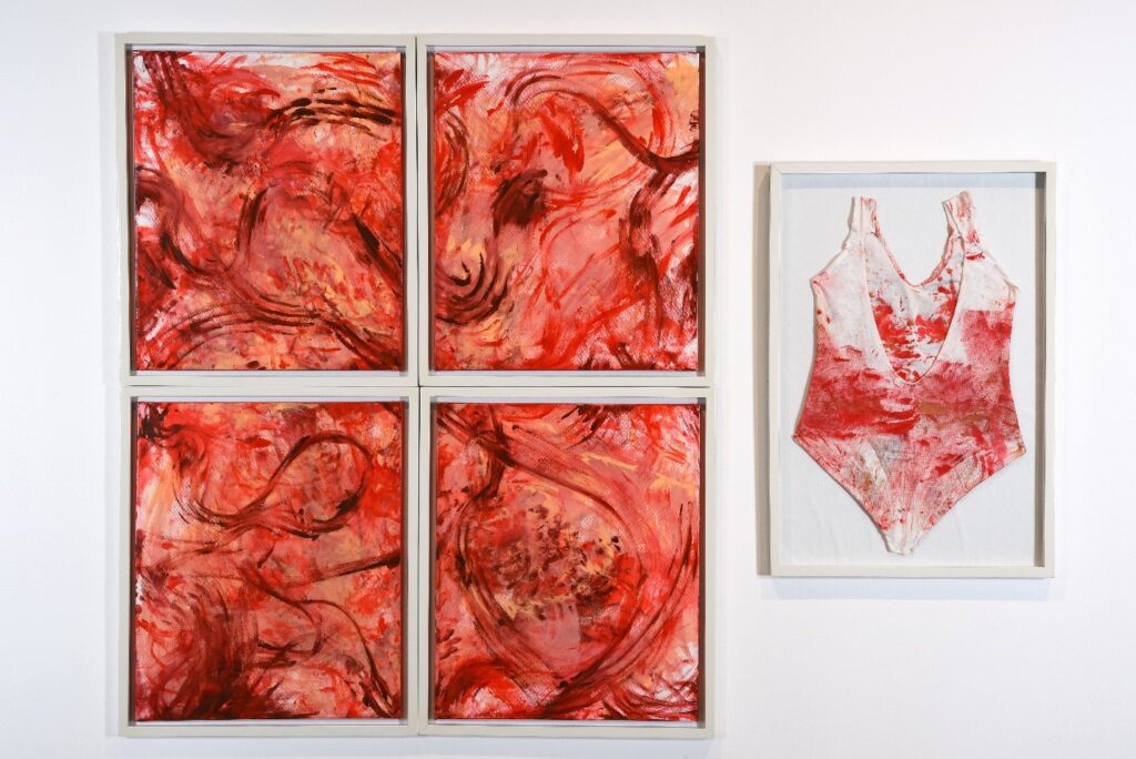Constanza Fragoso / Miomatosis, segundo acto, 2023 Costura, pintura acrílica y performance, políptico: 4 piezas de 67 x 57 x 2.5 cm y 1 pieza de79 x 54 x 3 cm