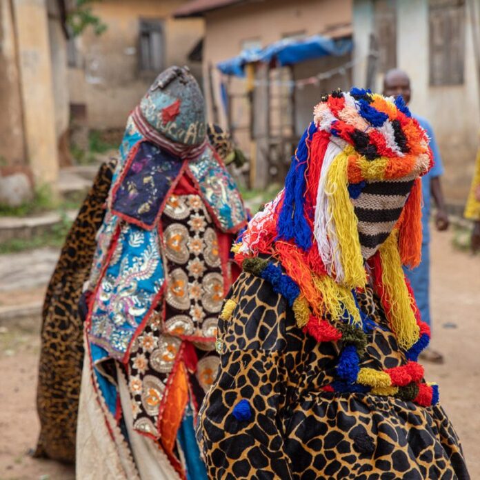 Colores Trajes de la Santería Nigeriana