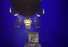 Inteligencia Artificial y la Psicología de Vender Arte Kube Man Performance at the German Pavilion — Venice Biennale 2024