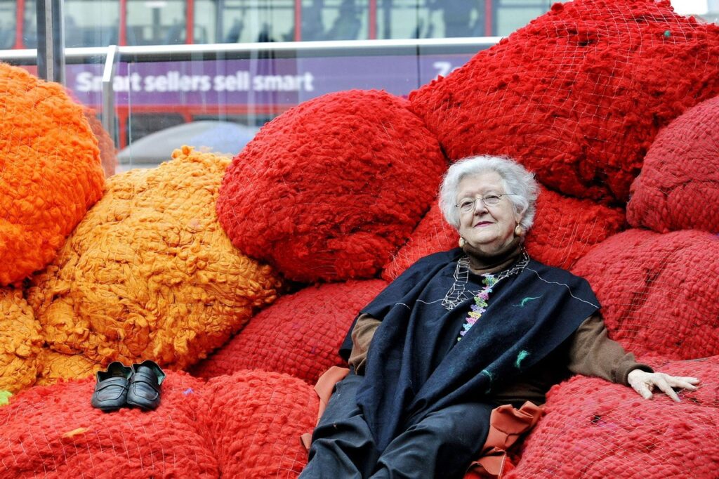 Sheila Hicks