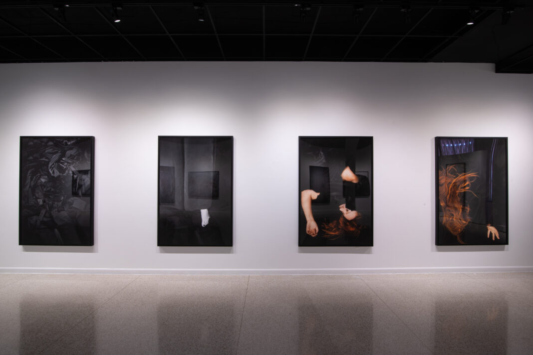 Between_Darkness_and_Lightness_2026_Photo_Manuela_Gjoka