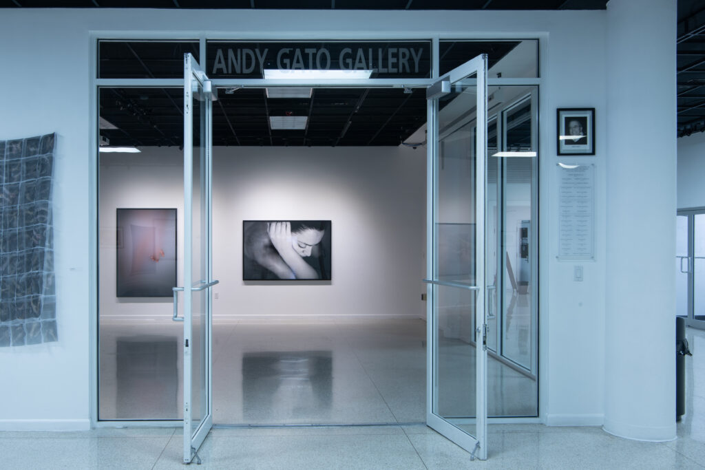 Between_Darkness_and_Lightness_2026_Photo_Manuela_Gjoka