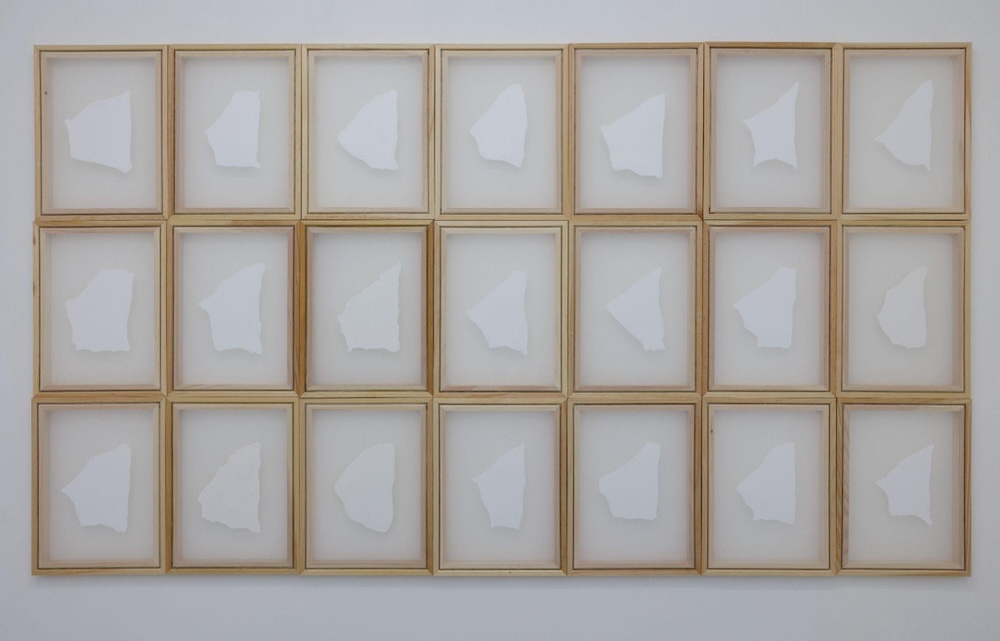 Installation view, Des-tierra, 2023