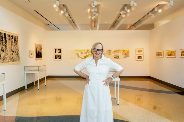 Opening portrait of Lea Nickless in the gallery